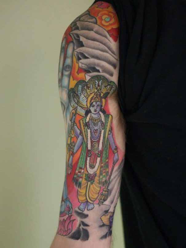 tatoo hindu no braço 