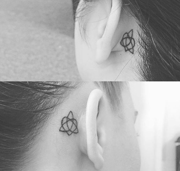 tatuagem de mulheres atrás da orelha