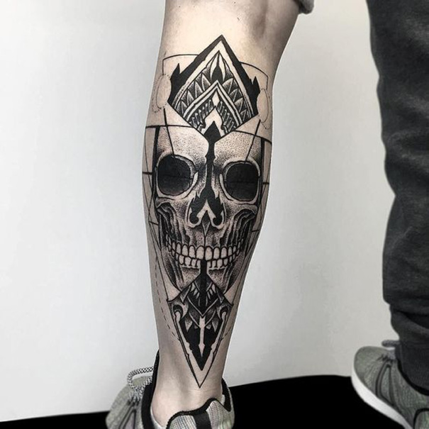 tatuagem gótica a pé 