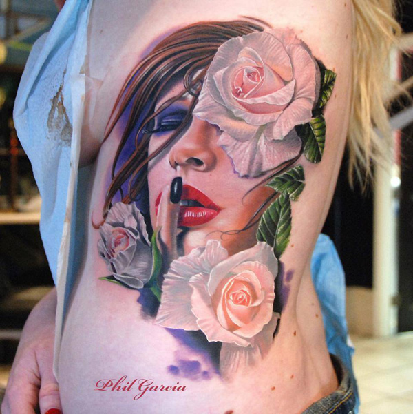 Retrato, com, rosa, tatuagem 