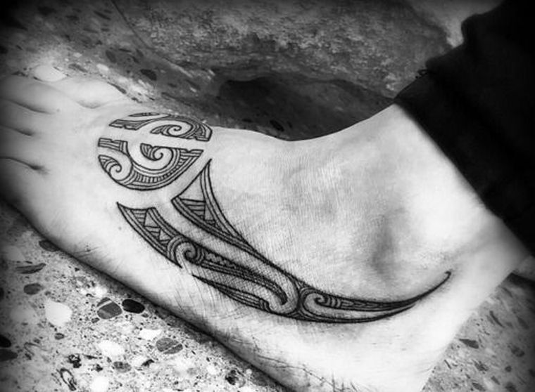 tatuagem-maori-pé-moderno-projetos 