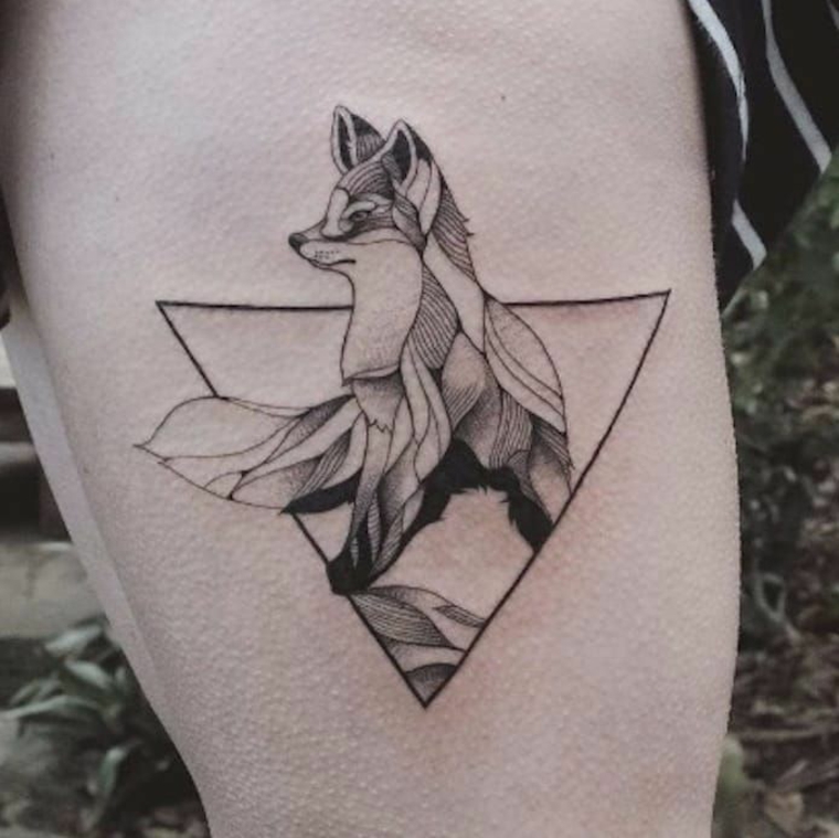 tatuagem de raposa geométrica 