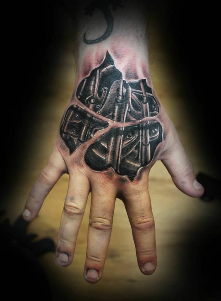 tatuagem biomecânica na mão 