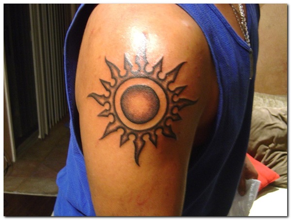 35 Sun Tattoo Design Ideas com Significados 33 