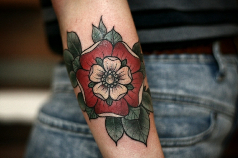 tatuagens com flores coloridas 