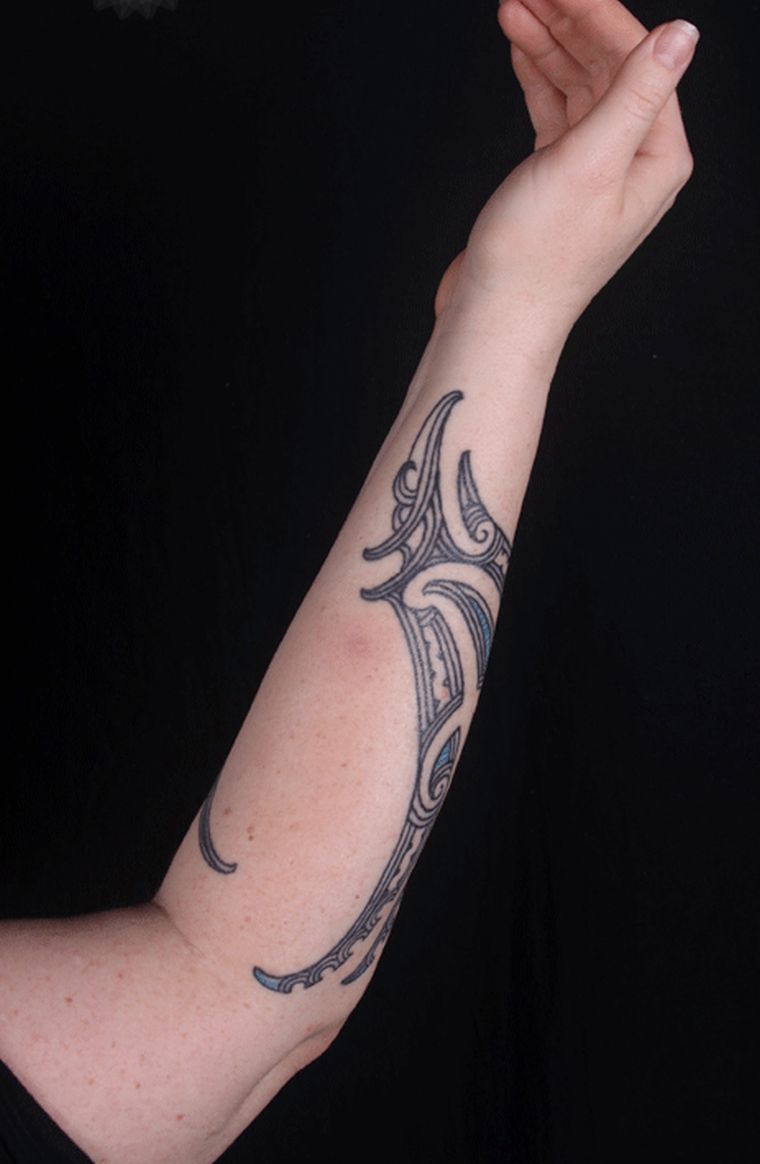 tatuagens-maories-mão-design-moderno 