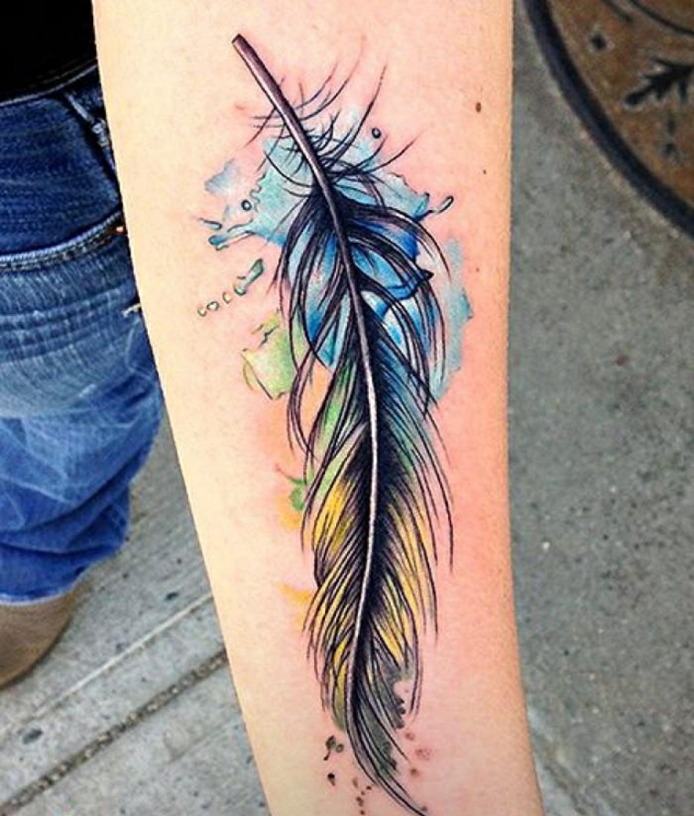 tatuagens de penas coloridas 