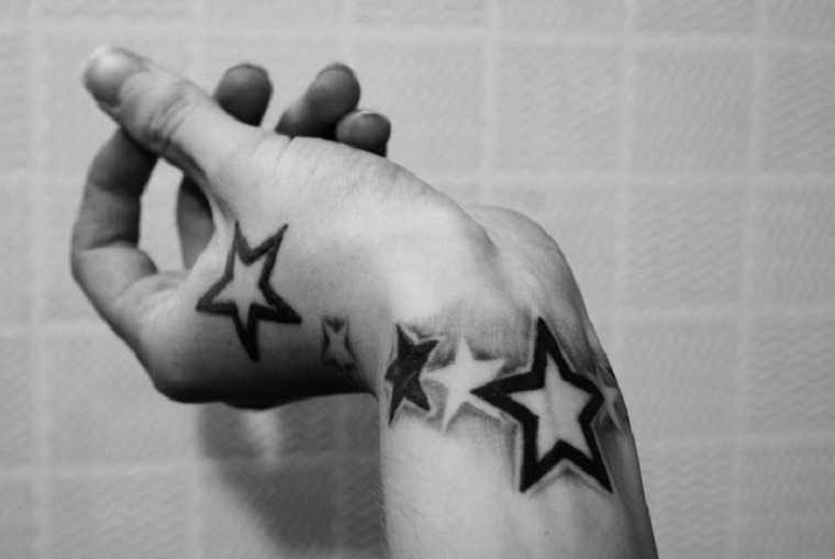 estrelas do lado da mão 