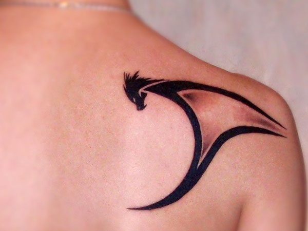 Desenhos de tatuagem de dragão para mulheres e homens 