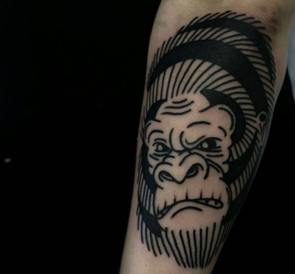 Design de cabeça de gorila no braço 