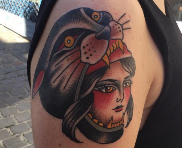 Tatuagem Pantera Asteca no braço 