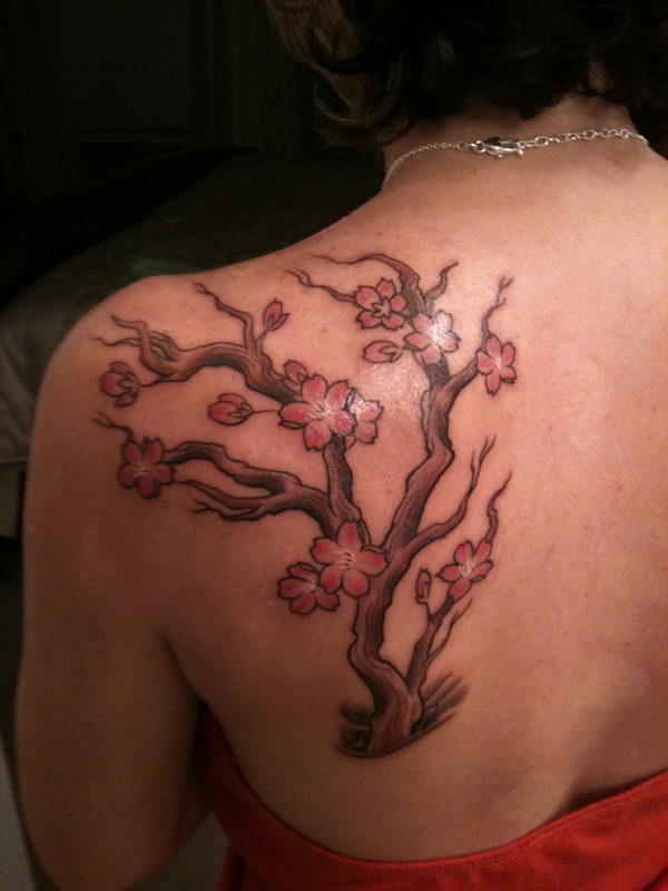 Desenhos e significados do Tattoo da árvore da flor de cereja 35 