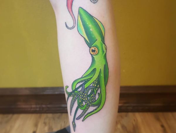 Desenhos animados de lulas verdes na perna 