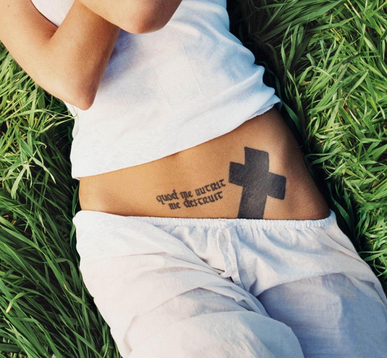 tatuagens famosas-opções-Angelina-Jolie 