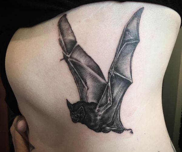 Páginas de tatuagem de morcego para mulheres 