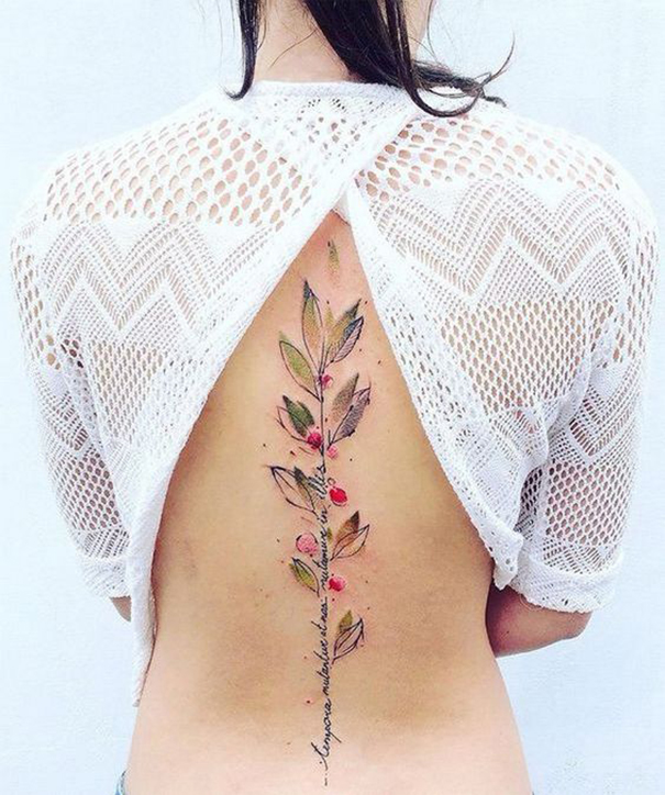 tatuagem de aquarela nas costas 
