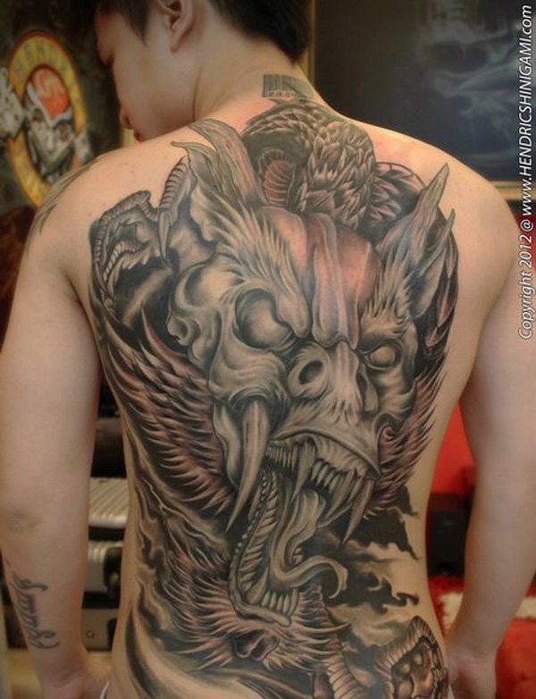 Desenhos de tatuagem nas costas e temas 12 
