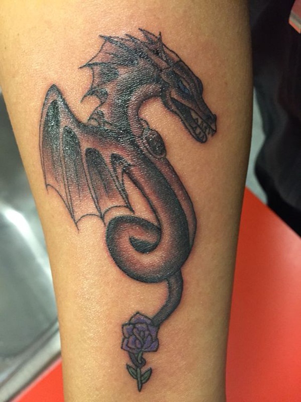 Desenhos de tatuagem de dragão para mulheres e homens26 