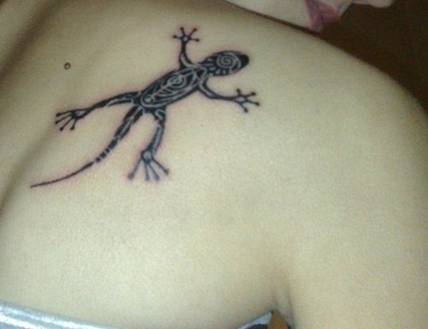 Desenhos e significados impressionantes do tatuagem do lagarto 13 