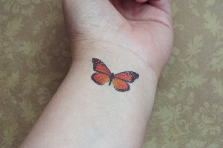 tatuagens com boneca de borboletas 