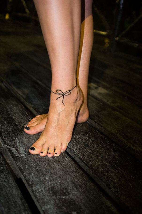 tatuagem de arco a pé 