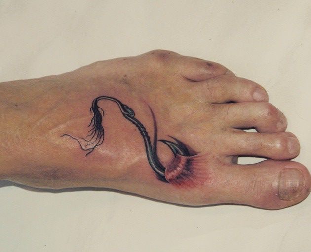 Gancho de tatuagem no pé para homens 