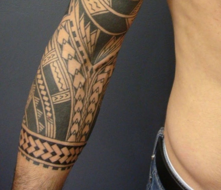 Braços de tatuagens polinésios 