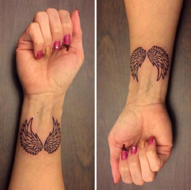 sistema artístico de mãos tatuadas 