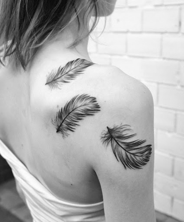 35 desenhos de tatuagem de penas bonitas e significados 38 