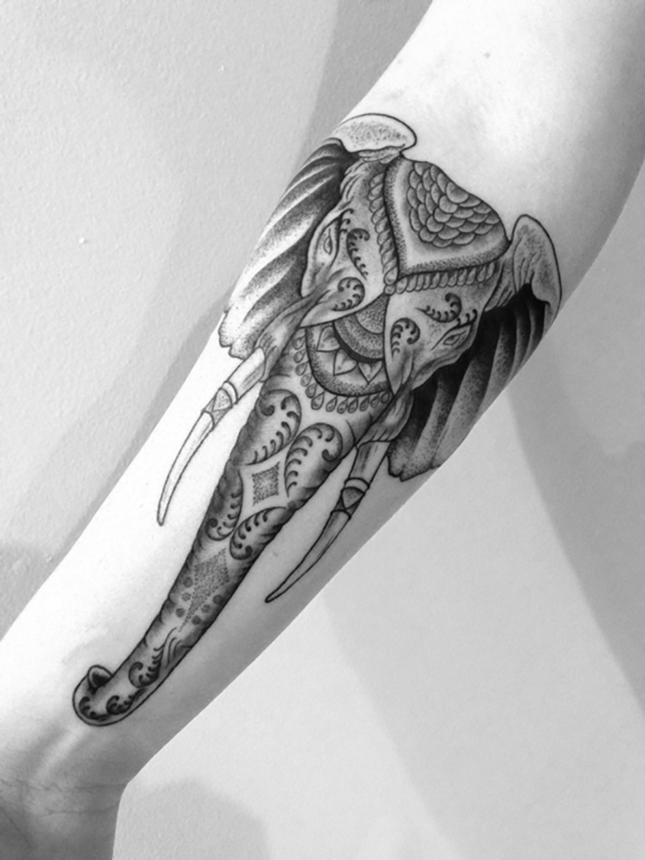 cabeça de elefante tatuada tradicional 