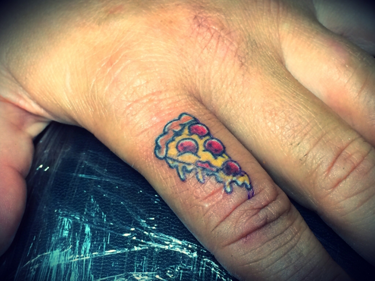 melhores tatuagens-dedos-mão-pizza 