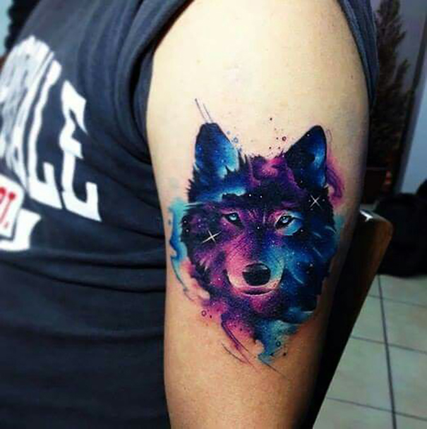 desenho de tatuagem de lobo colorfull 
