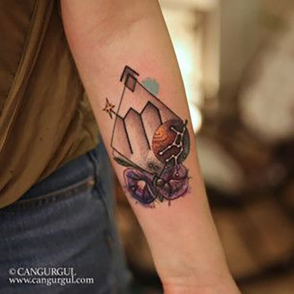 tatuagem de zodíaco virgem no braço 