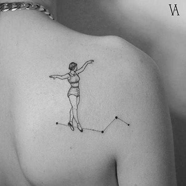 tatuagem de constelação nas costas 