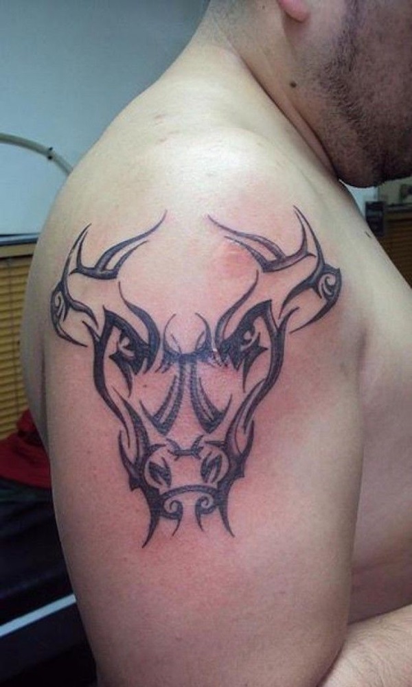 35 desenhos de tatuagem de touro e idéias 22 
