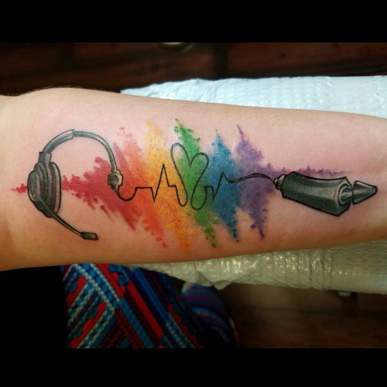 tatuagem-colorido-musical-coração-latidos 