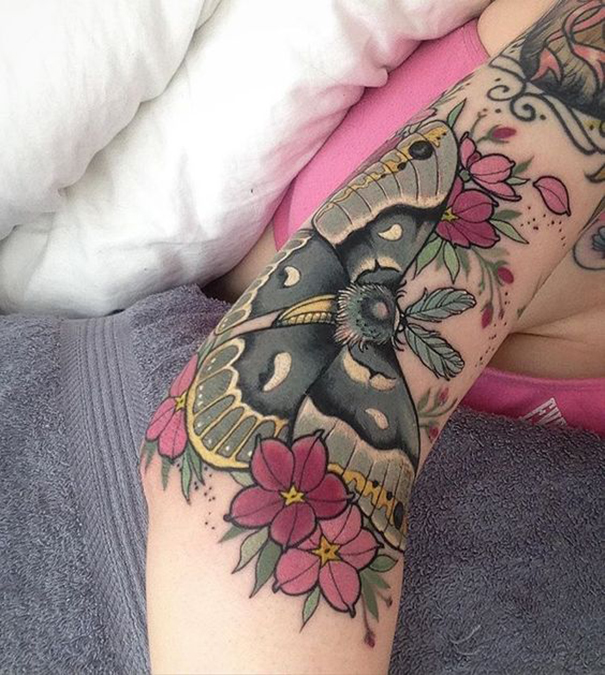 nova tatuagem de escola no braço 