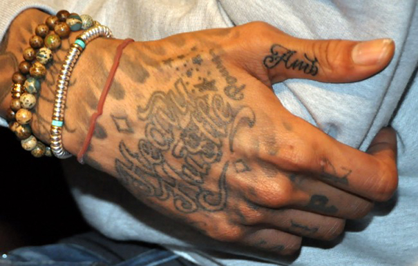 Wiz Khalifa: Tatuagem na Mão 
