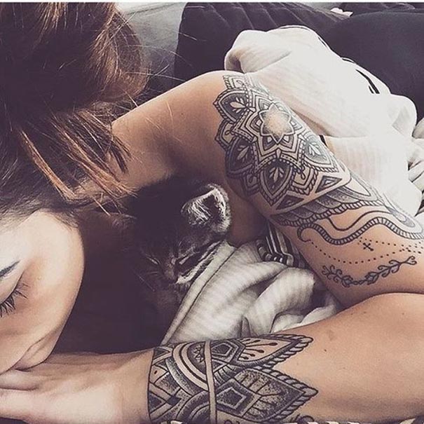 Tatuagens de braço na moda 2018 para mulheres 