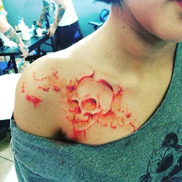 tatuagem de caveira em mulheres 