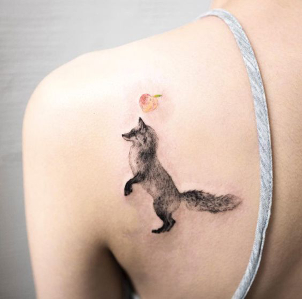 tatuagem de raposa no ombro 