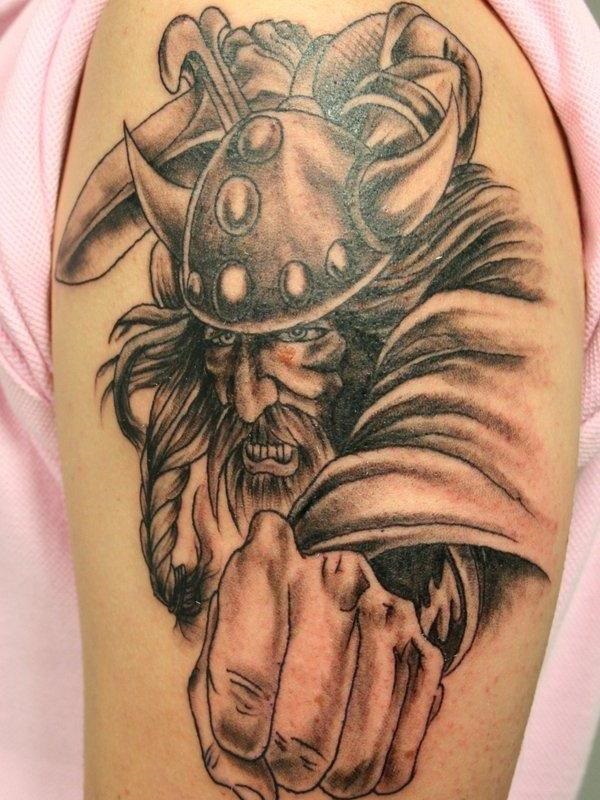 Desenhos e significados do tatuagem Viking audaz 13 