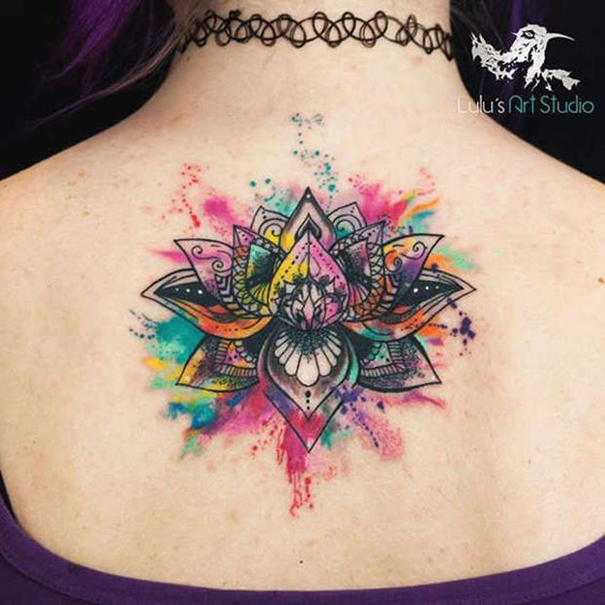 tatuagem de aquarela nas costas 