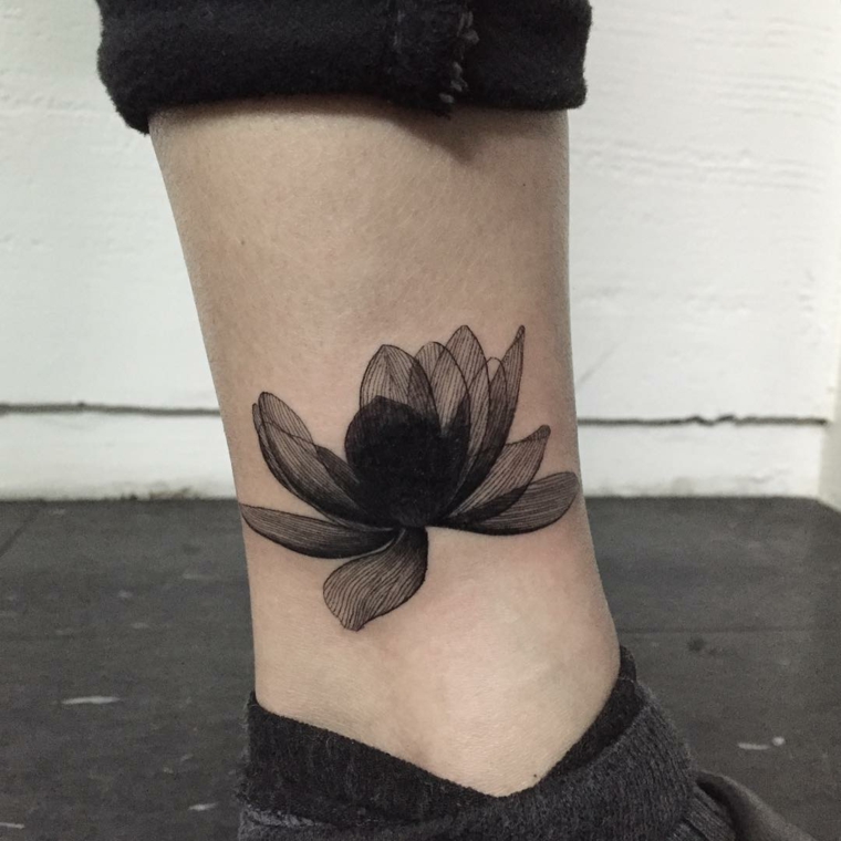 tatuagens para mulheres-flores-pé 