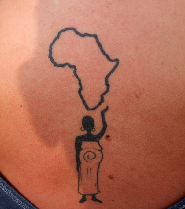 Tatuagem africana nas costas 