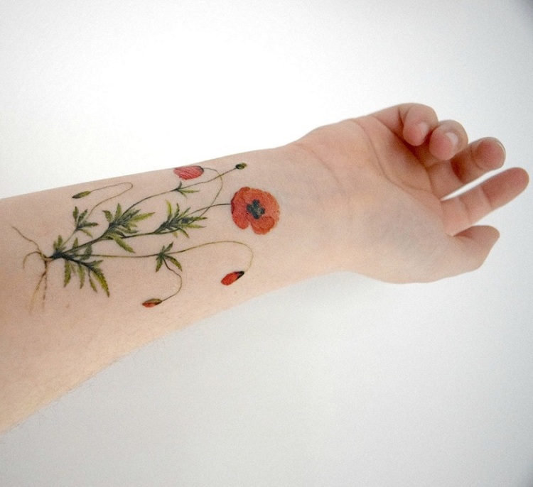tatuagens-de-flores-feminino-ideias-mãos 