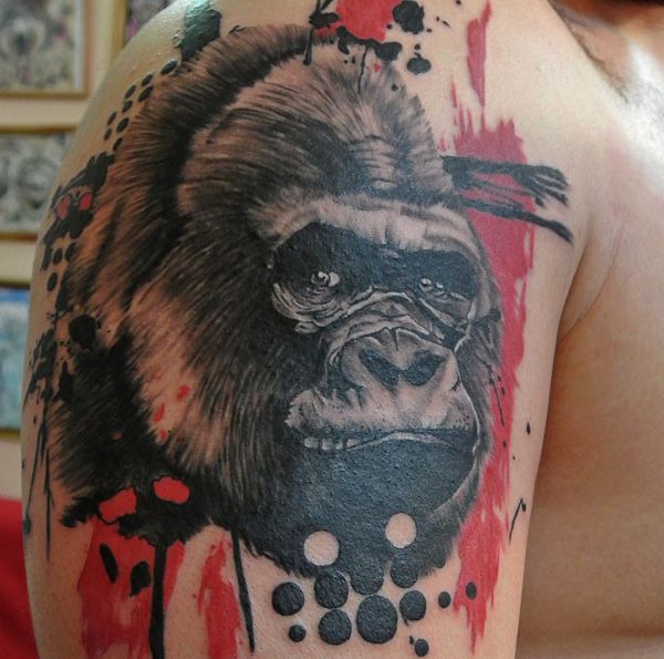 Projeto abstrato da tatuagem da cabeça do gorila no úmero 