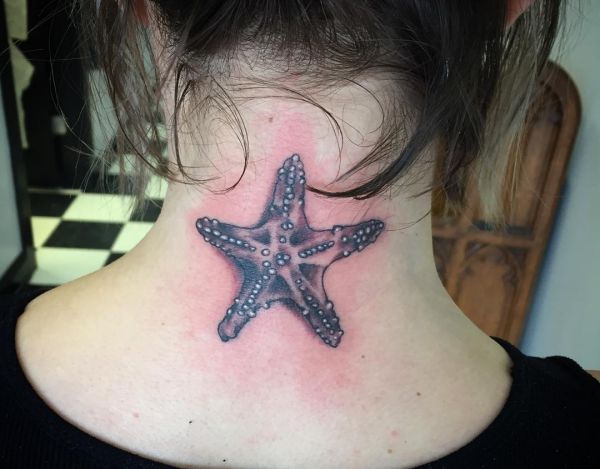 Estrela do mar no pescoço 