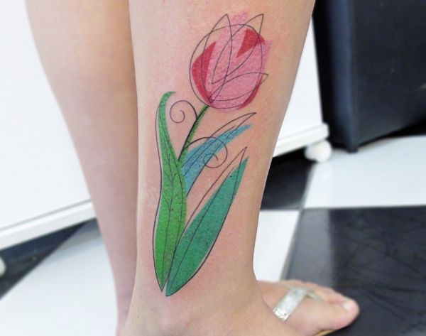 Design de tulipas na parte inferior da perna 
