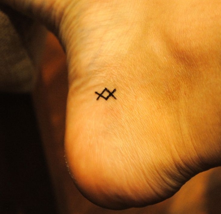 símbolos tatuados tornozelos idéias 